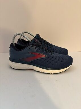 Brooks Dyad size 9